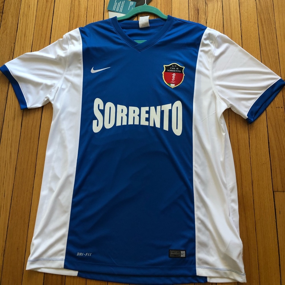 Men’s Nike XL Sorrento Soccer Jersey. Tag included
